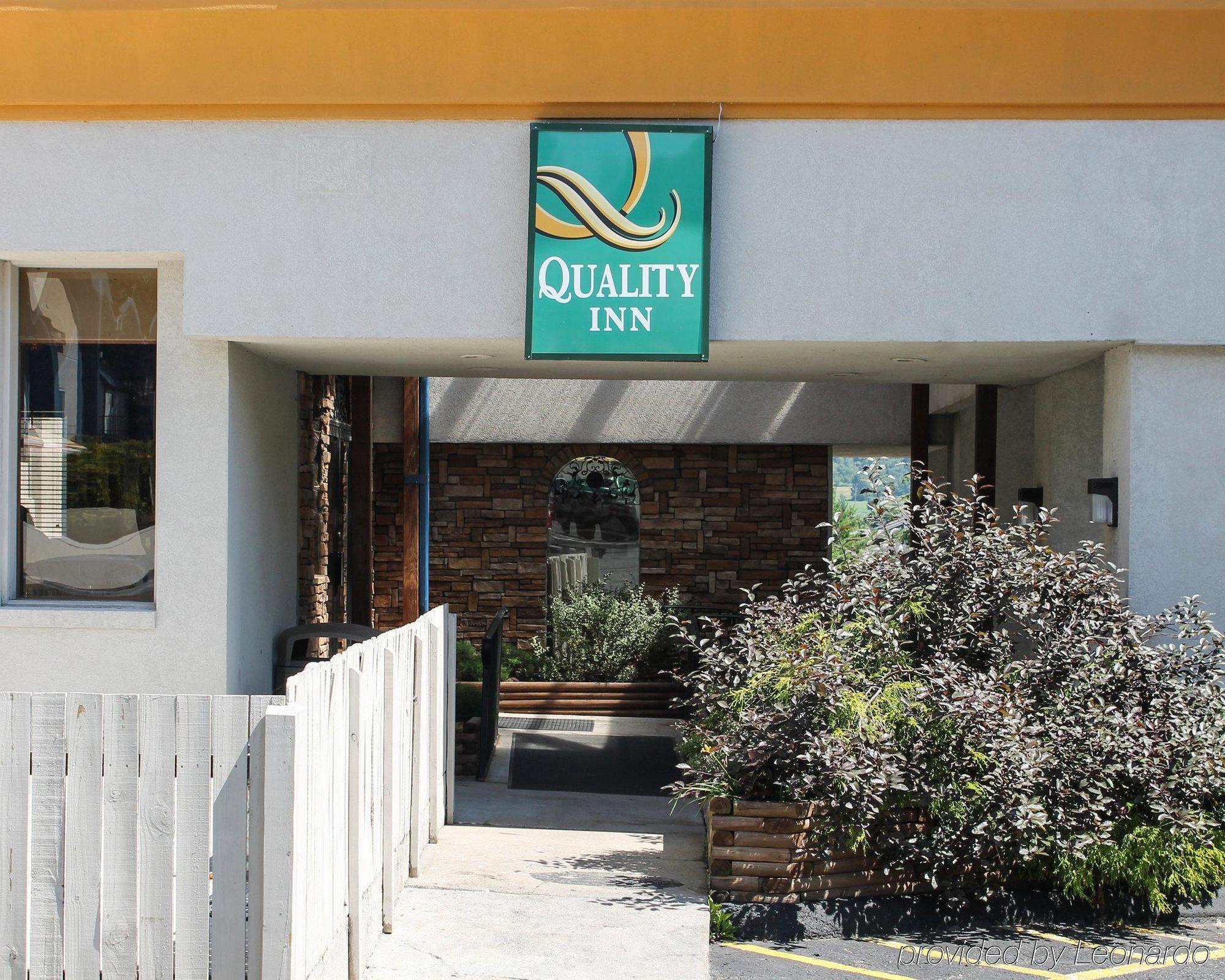 Quaint Inn & Suites マクヘンリー エクステリア 写真