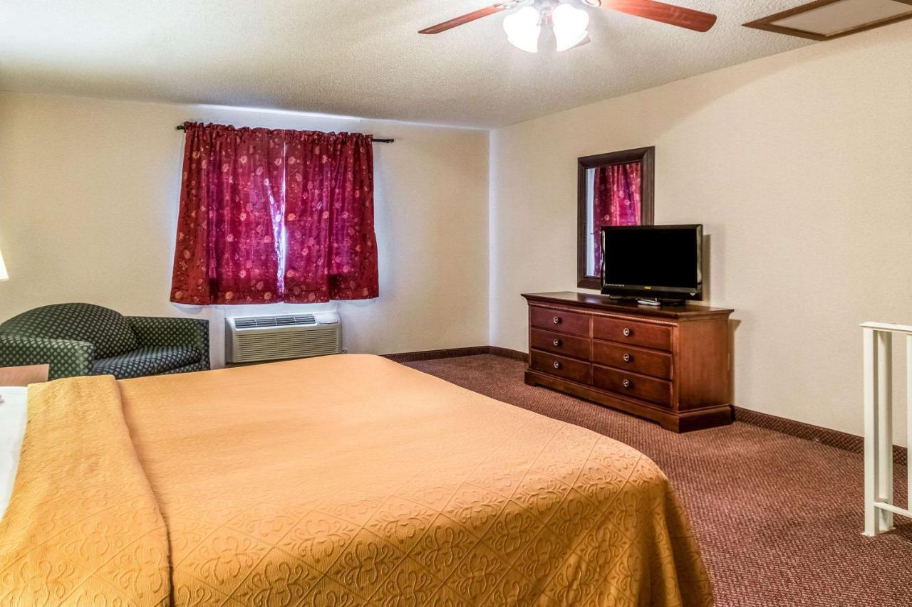 Quaint Inn & Suites マクヘンリー エクステリア 写真