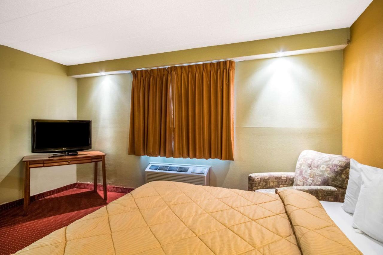 Quaint Inn & Suites マクヘンリー エクステリア 写真