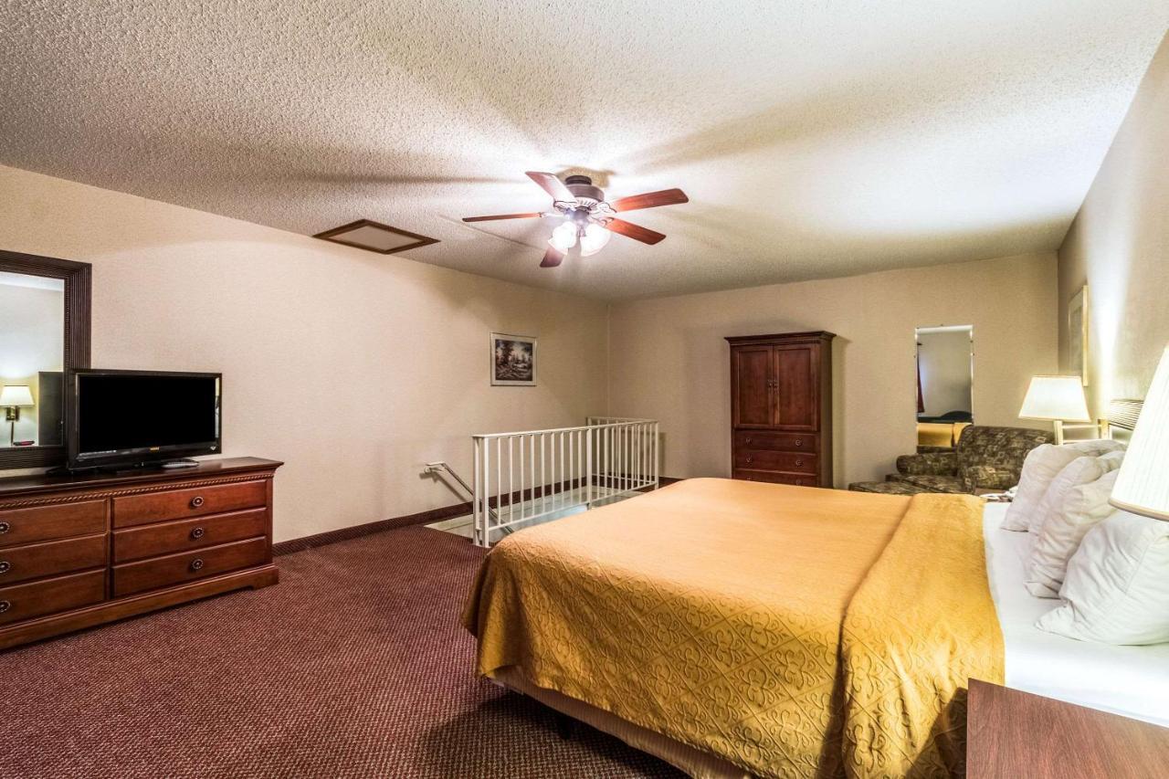 Quaint Inn & Suites マクヘンリー エクステリア 写真